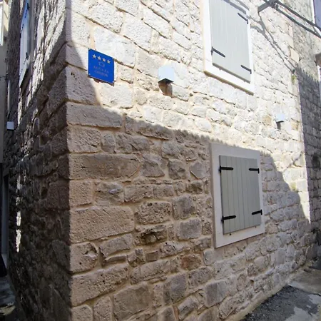 Viu2 Castle Kaštela