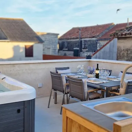 Viu2 Castle * Kaštela