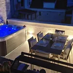 Viu2 Castle Каштела