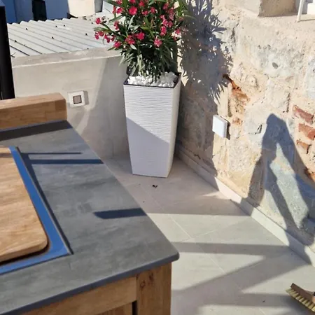 Viu2 Castle Kaštela