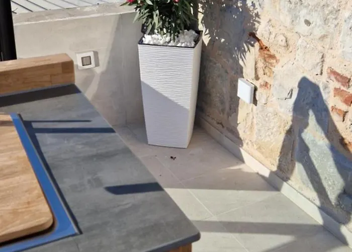 Viu2 Castle Kaštela